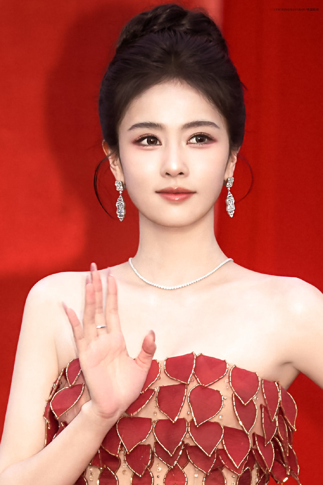 我家毯星 美艳野心家✨

#白鹿 古堡女爵# .#时尚芭莎红毯#
#白鹿超级玩家芭莎之夜#
#白鹿BAZAARGALA2026# ​