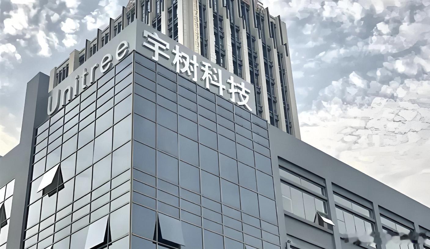 纯属娱乐社|9月28日综合报道：半导体封装布局、硬件配件迭代、人形机甲战略与手游出海增长全景

①英伟达联手德国SCHMID推进玻璃基板，目标提升HBM可封装用量、强化AI芯片数据处理能力。相关报道称玻璃基板平整度、刚性更优，热膨胀低、信号损耗小；行业测算可改善大尺寸封装与多芯片集成效率。

②暴 ​