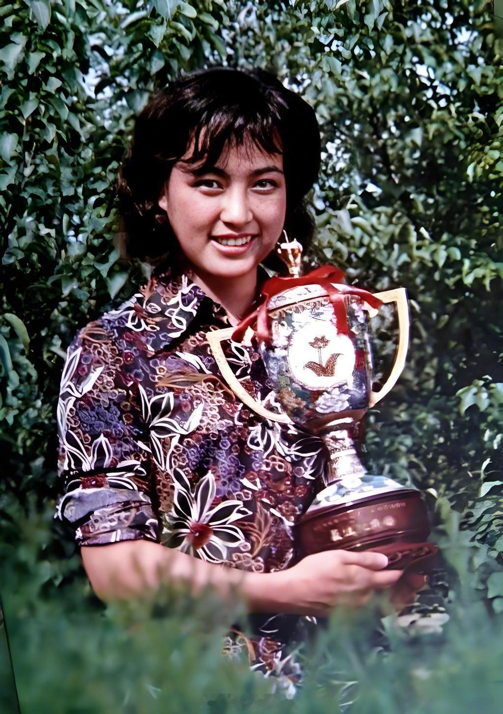 刘晓庆在百花奖的纪录叹为观止：1980年第三届大众电影百花奖，刘晓庆凭...