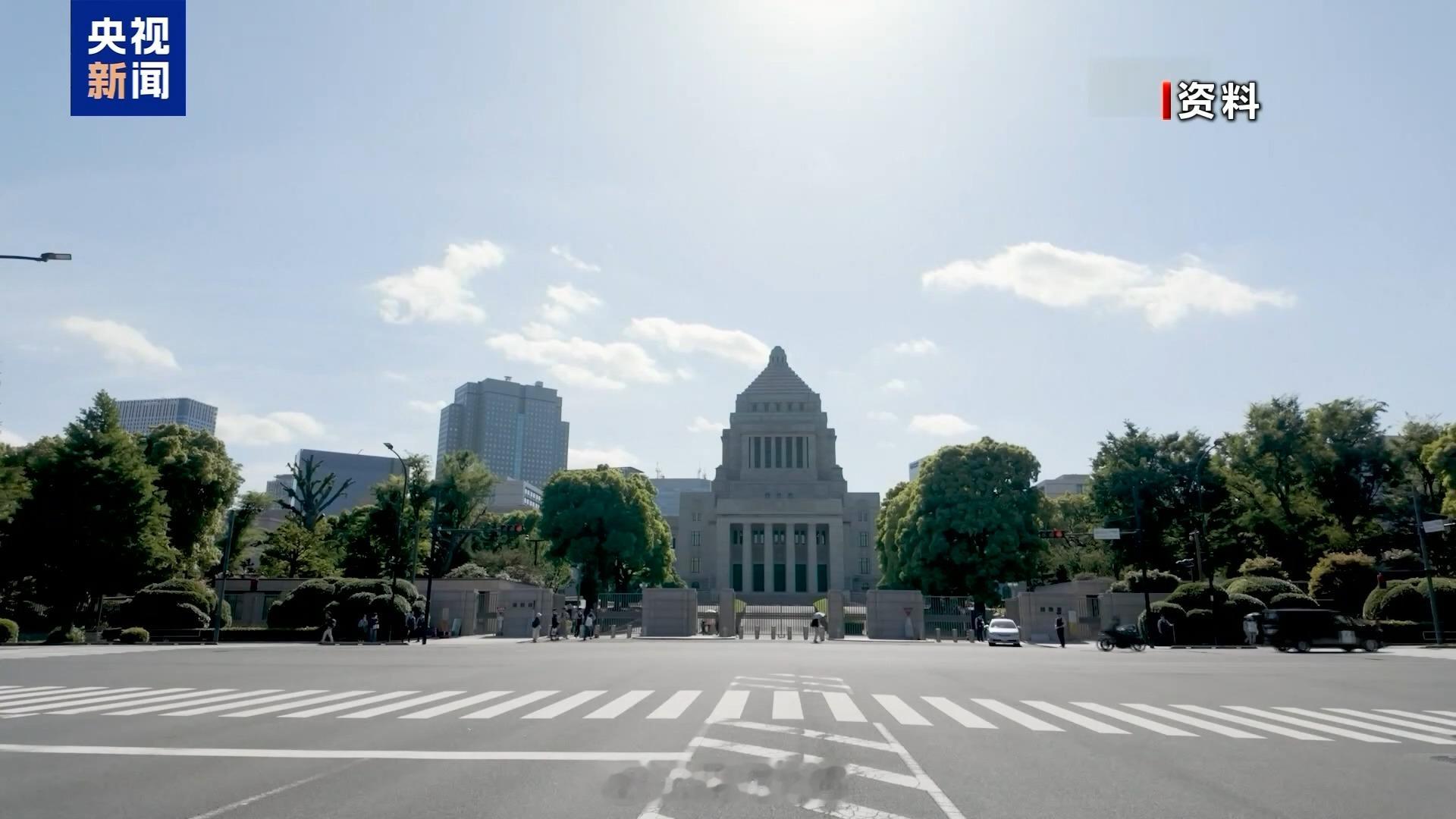 #亚洲眼#【日媒民调：#高市内阁支持率跌至新低#】日本共同社18日公布的最新民调结果显示，高市早苗内阁支持率降至49.1%，创下该机构自高市内阁成立以来民调结果的新低，也是首次跌破50%。本次民调中，高市内阁的不支持率为33.0%。
此次调查于17日至18日以电话问询方式开展。与上月调查相比，高市内阁支 ​