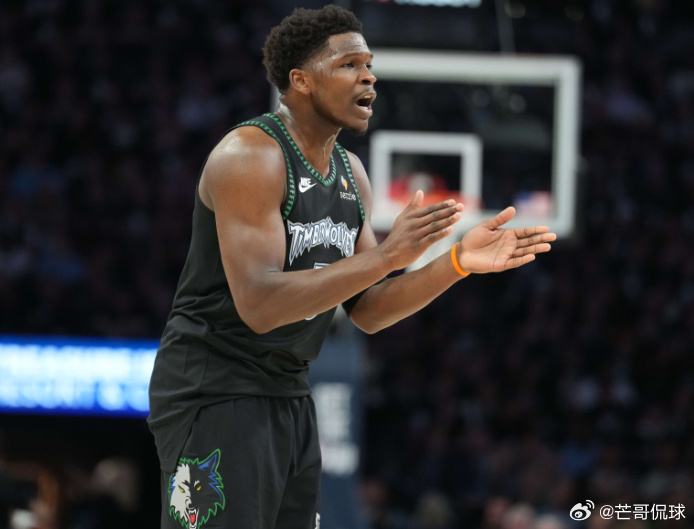 近日，据NBA知名记者Brett Siegel报道，爱德华兹下赛季如果...
