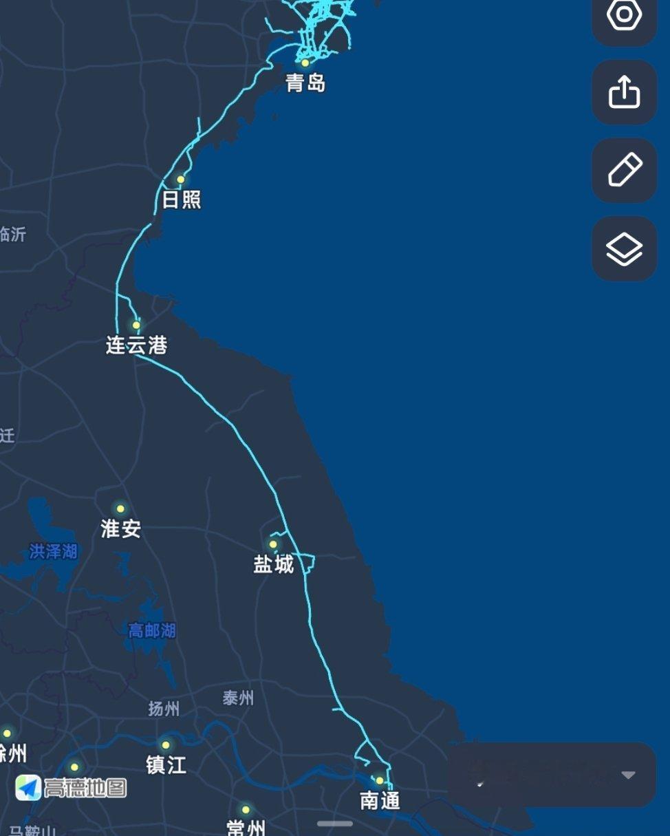 青岛，日照，连云港，盐城，南通，如皋，大丰，青岛
1420km，一箱油市区加高速能跑将近小800，小逸真厉害，我也很厉害，本来在出发前还有点忐忑，这一路上收到了很多惊讶，赞叹，祝福。自驾真的太爽了啦，出发在盐城段的时候，遇到一位鲁U亚洲龙车主，当时路上没几辆青岛牌的车，他超过我，我注意到了 ​