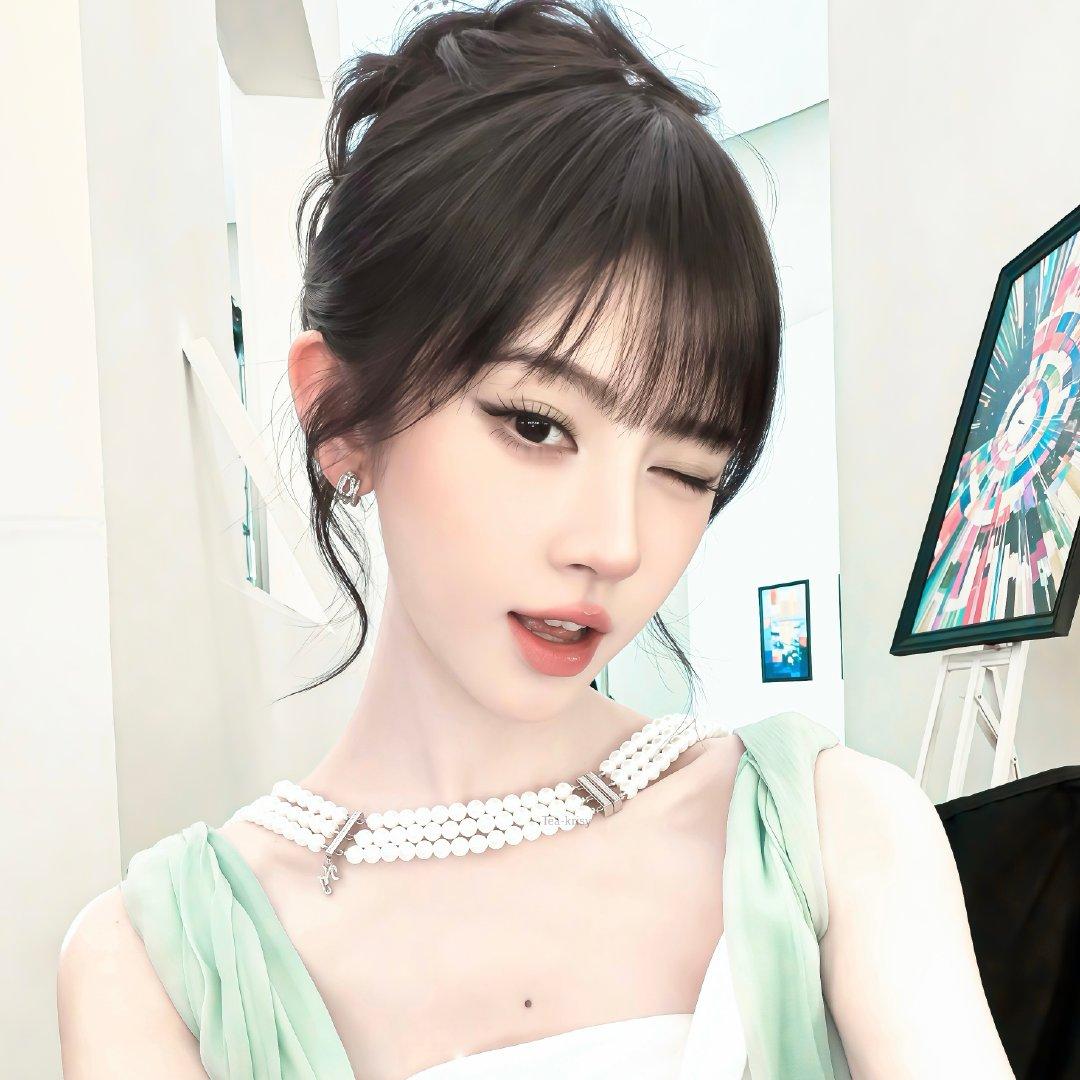 鞠婧祎🍸🫧🪞

#鞠婧祎锁骨窝能装下珍珠项链# ​