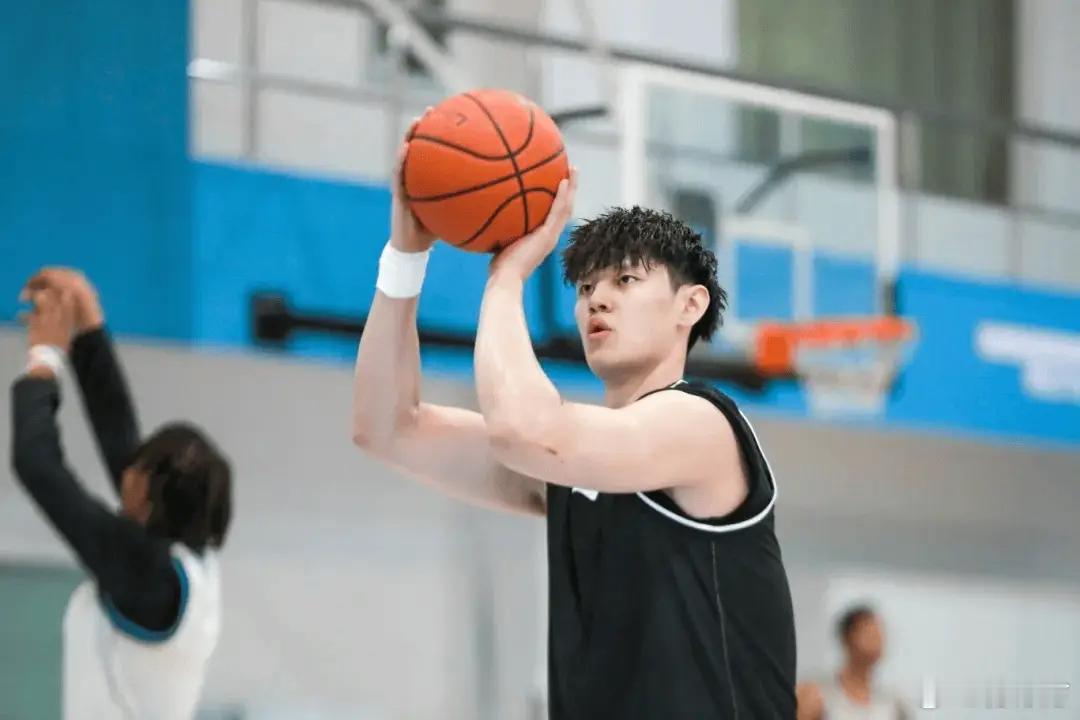 🏀媒体人：曾凡博基本确定明日复出，但并未100%康复 关键信息 复出...