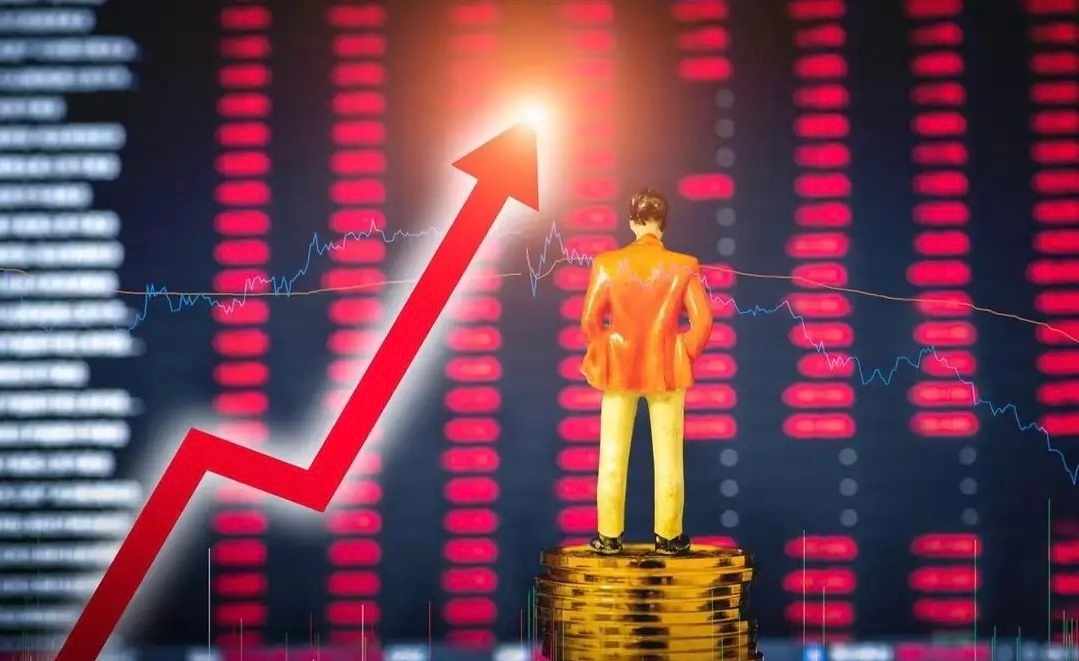 说一个方向吧！关于下周A股的行情，提前分享3个重点：

1、短期内依旧还是科技，这件事情不需要质疑

只是科技从AI硬件轮到到创新药，下周可能是电池、有色、化工等等了。这些同样是科技行业，也是所有科技行业的基石，没有它们哪来的电子元器件，哪来的电力驱动等等……

玩短线的人就考虑量价，情绪 ​