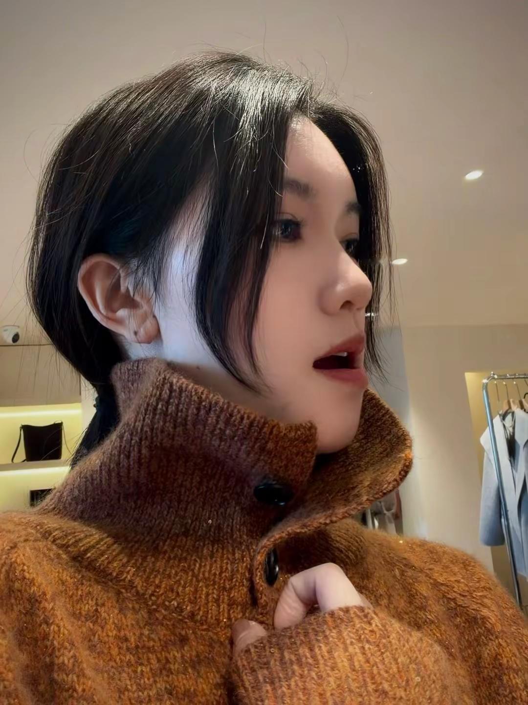 姐穿的衣服比你谈过的女朋友都多 你有啥好拽的！