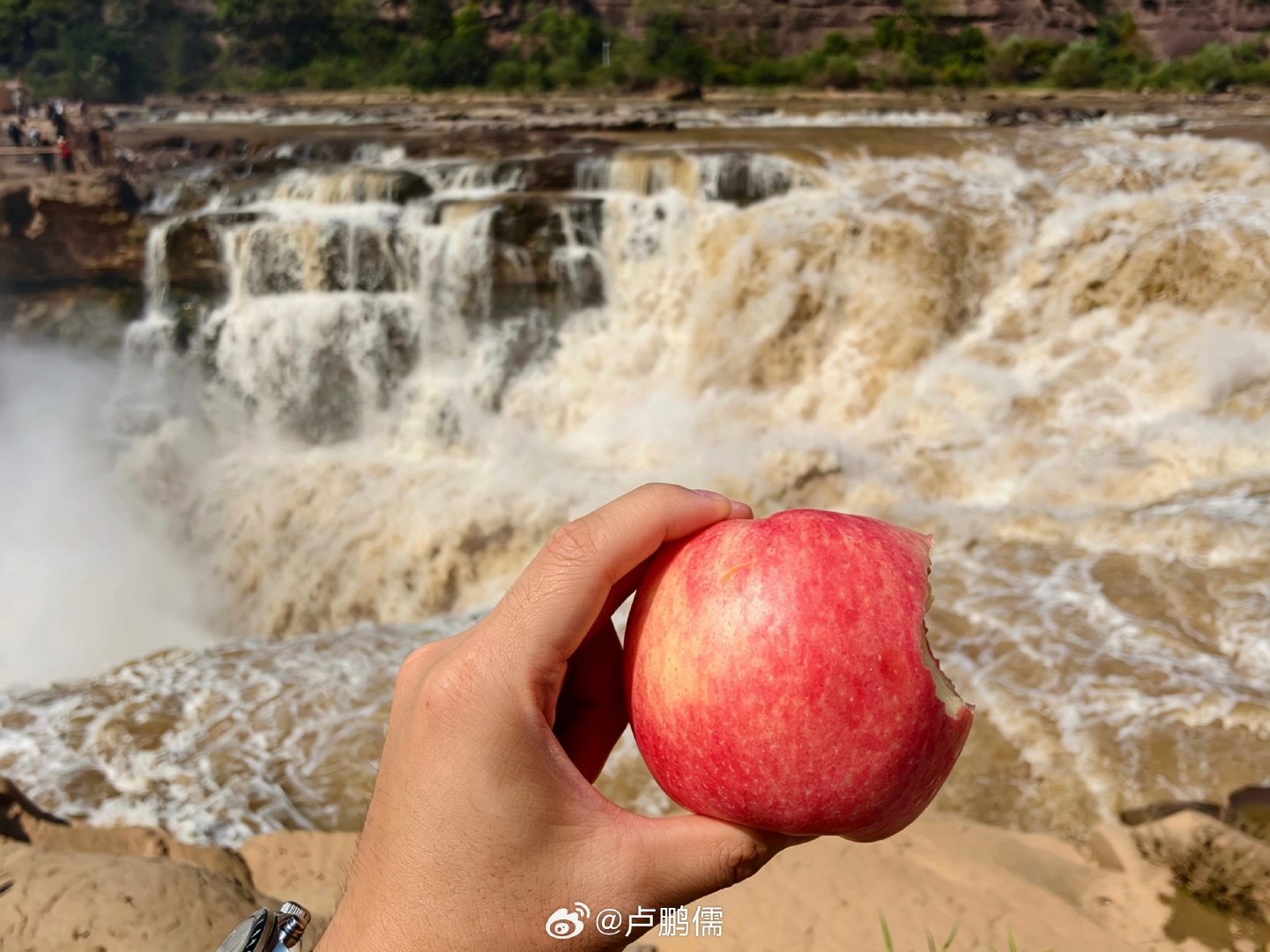 北京时间9月6日 苹果红彤彤 在壶口瀑布震撼发布
#vivo[超话]##逛吃逛吃卢##壶口瀑布# ​