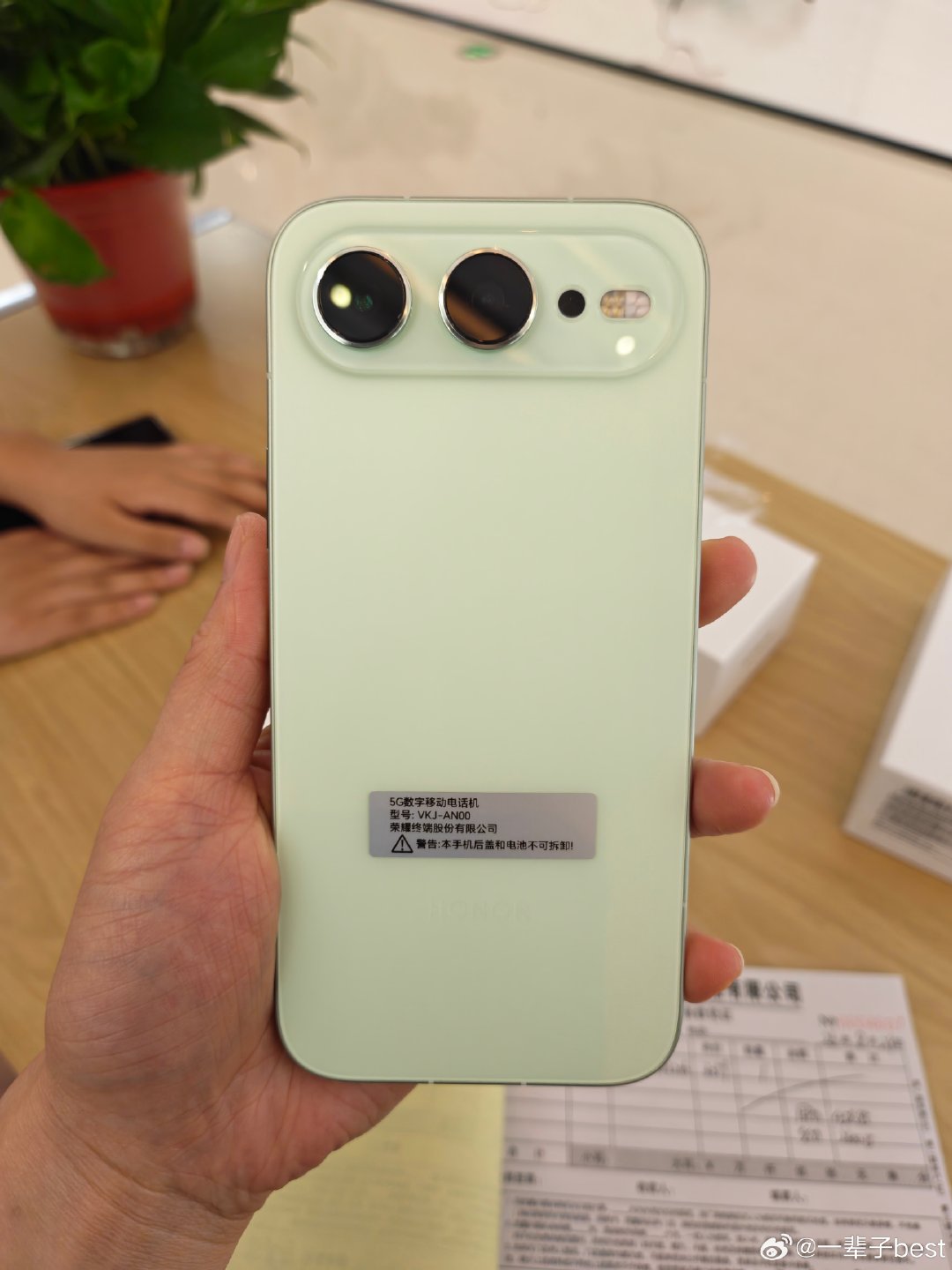 这个颜色好好看#荣耀##荣耀robot phone##荣耀机器人手机# ​