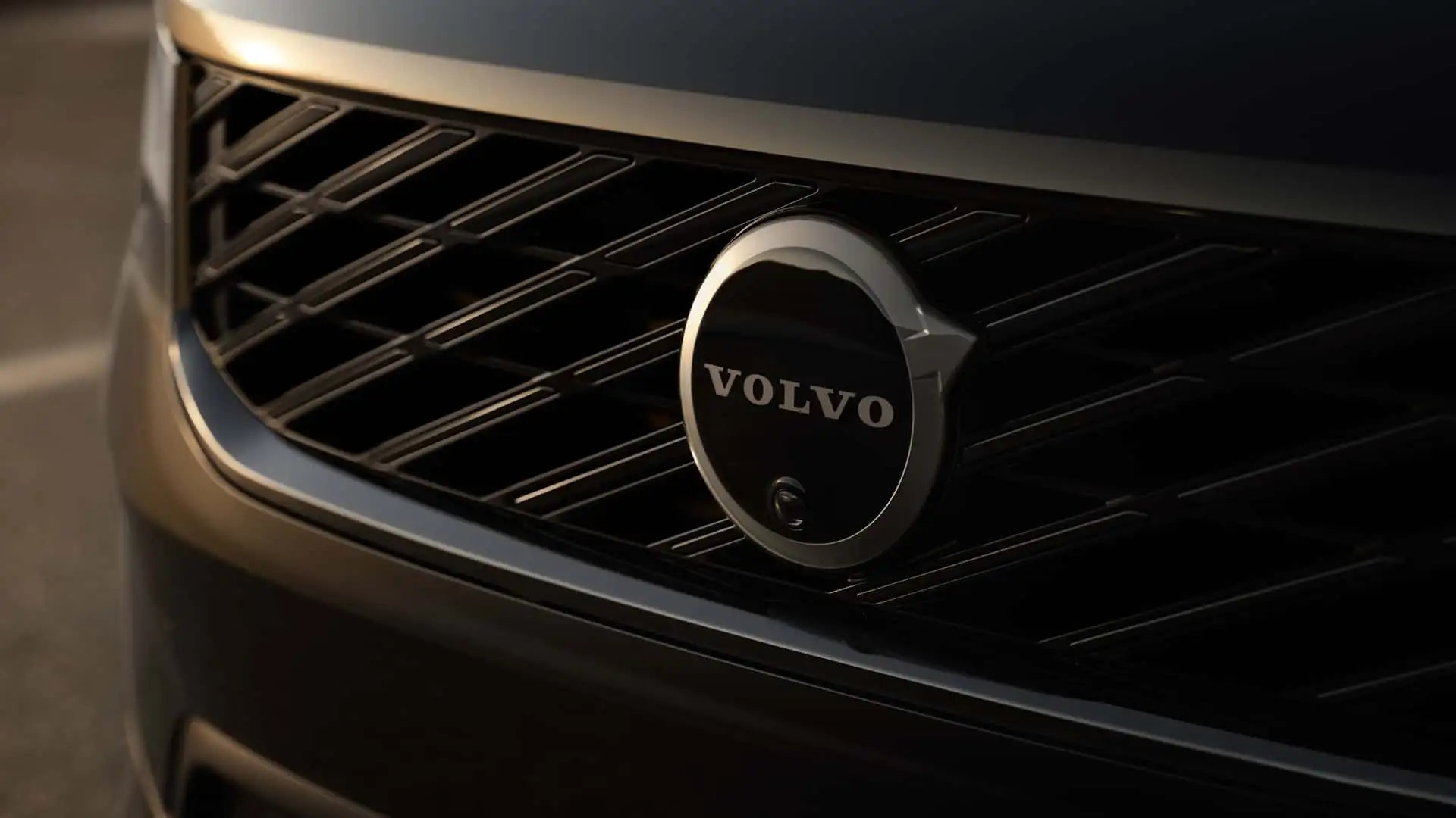 有传言说，从现在开始到2030年，Volvo整个的产品线和品牌形象都会有很大的变化
而产品上面，在西方市场会推出7款新车，在中国市场会推出6款新车
当中，不仅仅是新能源哦，而第三代的混动系统也必然在这个区间进入新产品线中
当然，据说展厅也会形象大改诶[嘻嘻] ​