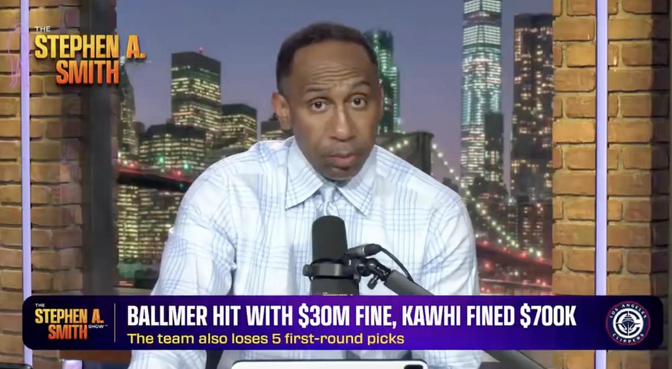 史密斯谈伦纳德：不该靠不工作拿钱，他是历史最差超级巨星

据ESPN Shams报道，NBA已经就洛杉矶快船队涉及科怀-伦纳德的规避工资帽调查作出裁决。经过长达一年的调查，联盟决定没收快船5个未来首轮签，并对老板史蒂夫-鲍尔默处以3000万美元罚款，同时对鲍尔默、篮球运营总裁劳伦斯-弗兰克以及球队总裁 ​