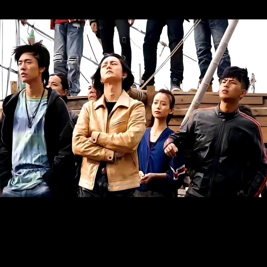 当年在韩寒电影里连句完整台词都没混上的人肉背景板，现在站到了海报正中间。

之前韩寒在汕头拍《四海》，王晓慧只是个一闪而过的群演。如今《阿嫲的情书》里演叶淑柔，弹幕全在扒这女演员是谁。

影视圈从来不缺流水线美人，最怕长得美却记不住。镜头扫过人堆，她的脸就是能硬生生扒住观众眼球。靠着这张高辨识度的脸