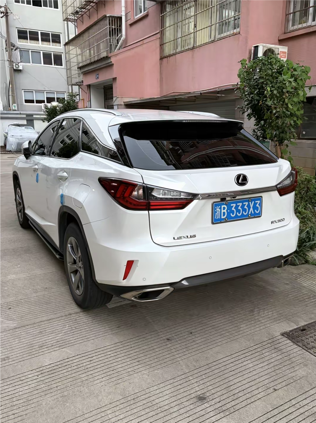 这一代的RX真是越看越帅了  雷克萨斯
