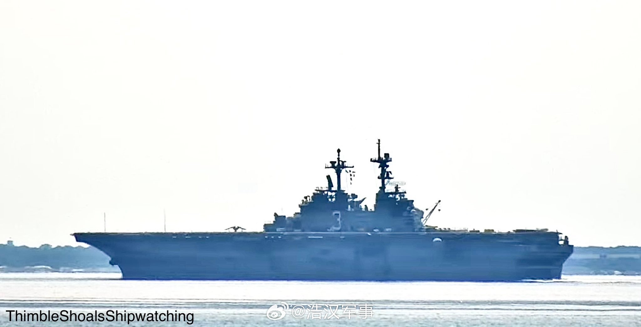 #全球武器装备盘点##每天认识一件兵器##烽火问鼎计划# 2026年8月24日，美国海军“卡尔斯伯格”号（LHD-3）黄蜂级两栖攻击舰驶离弗吉尼亚州诺福克 ​