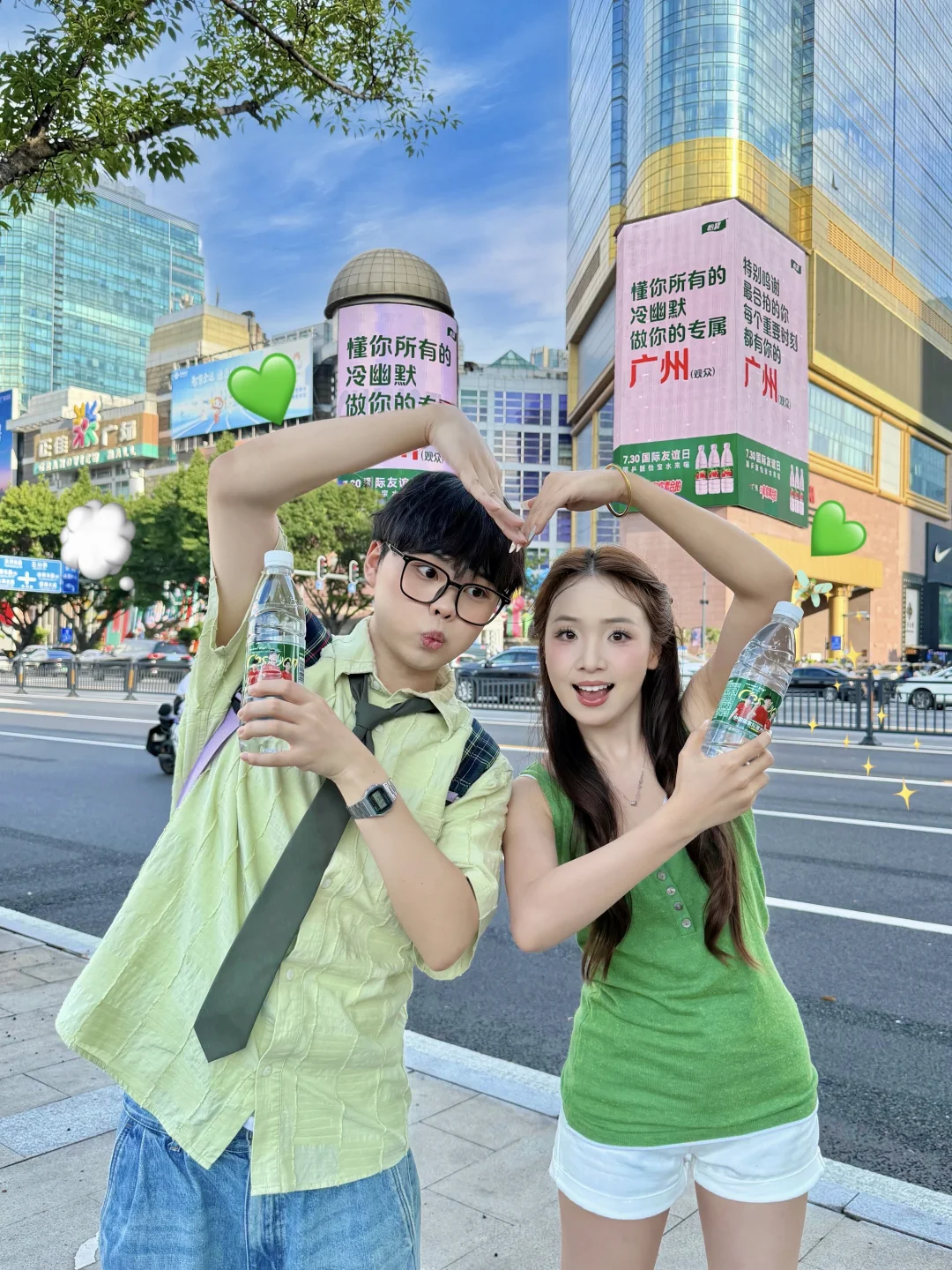 存一些双人户外创意拍照姿势！和你真合拍 💚