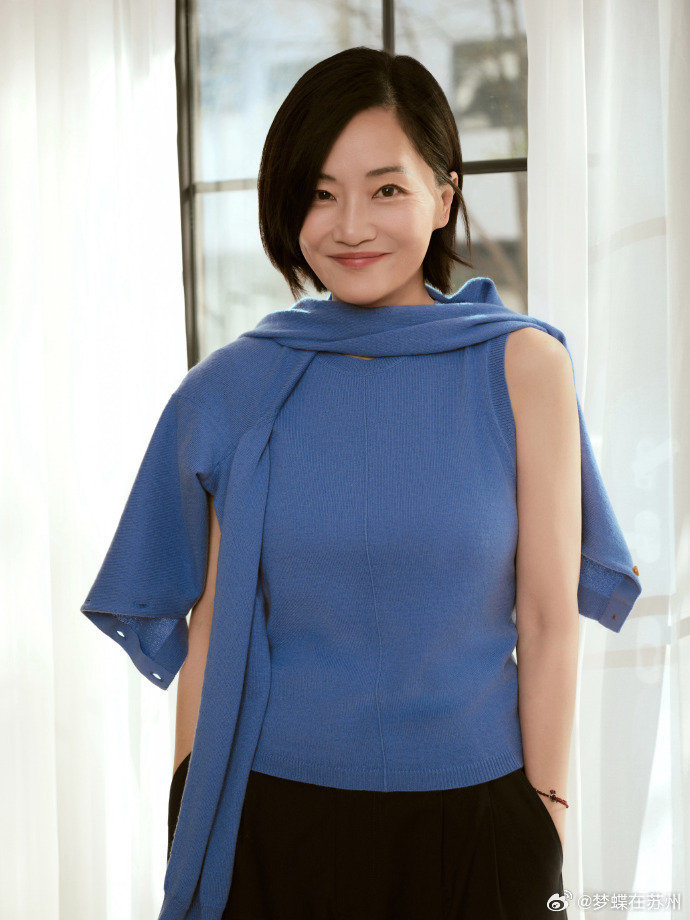 #郭柯宇曝再见爱人是前夫找来的工作# 

一个女人四十多岁，离了婚，没有工作，身体刚大病一场。
接下一份她本不愿意做的工作，
靠着自己的本事，
把这份工作，变成了重新出发的地基。 ​​​​