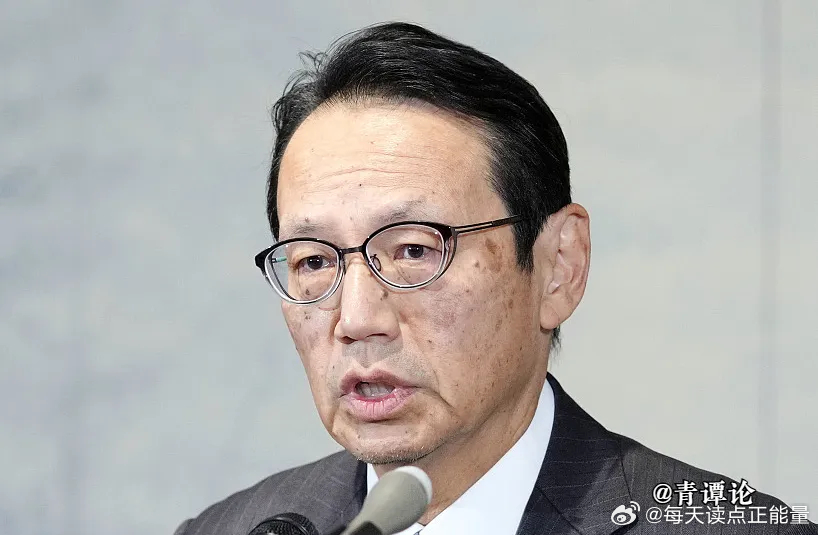 日本共同社报道，日本驻华大使金杉宪治在朝日电视台8月25日播出的节目中说，对于日本和中国能否借11月在深圳举行的APEC领导人会议改善关系，目前“不是可以乐观的情况”，但日本仍希望把握机会，推动双边关系趋于稳定。他也承认，包括他在内的日本使馆人员，目前很难接触到中国政府和商界人士，“很遗 ​