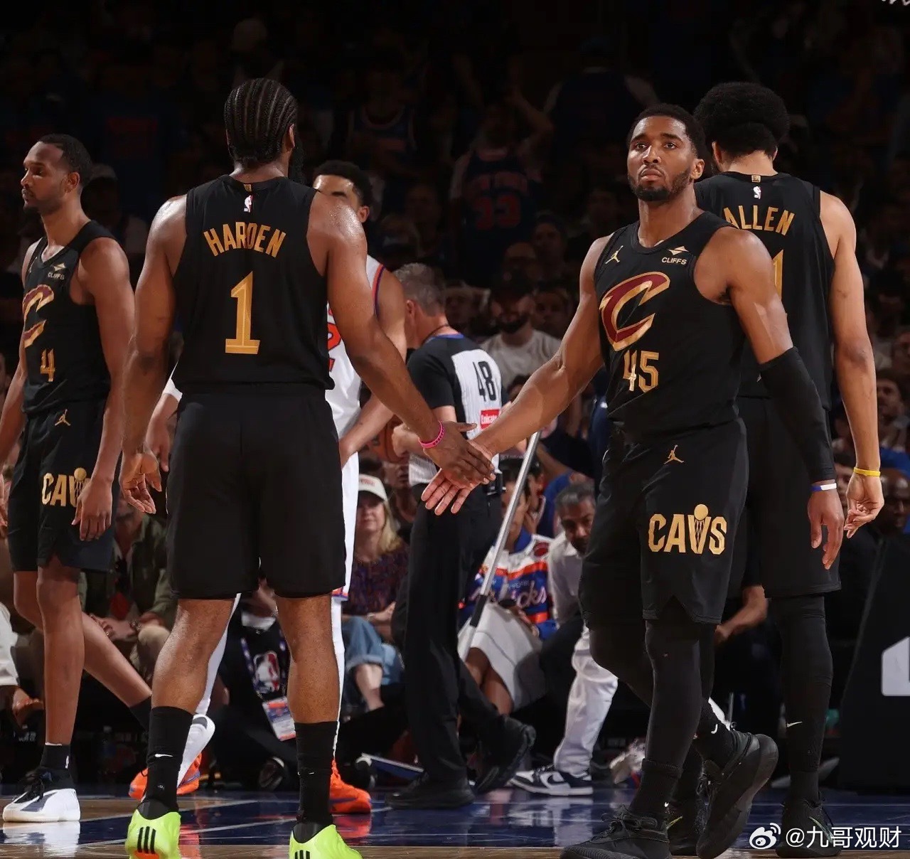 骑士4位核心球员就差哈登还没拿到续约合同！  1、米切尔——续约合同4...