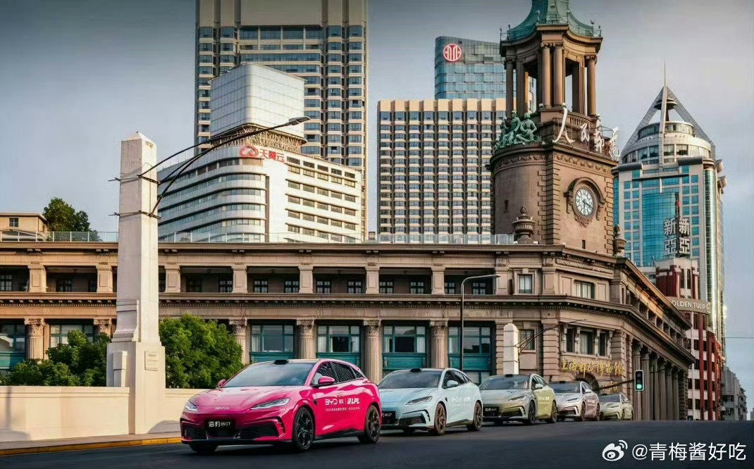 #AL决赛复仇BLG#中国车企首登LPL赛场，比亚迪接替奔驰。海豹06GT承载银龙杯开启荣耀接力，AL赛场快速取胜，诠释主题曲《敢》，敢突围方能逆风翻盘。 ​