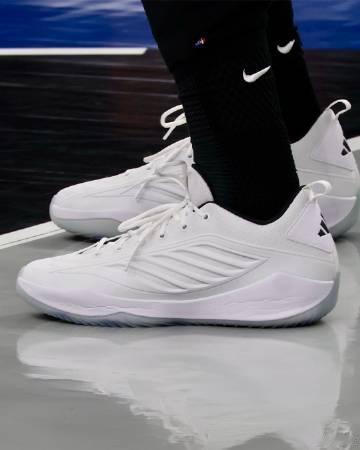 爱德华兹（Anthony Edwards）上脚adidas Belie...