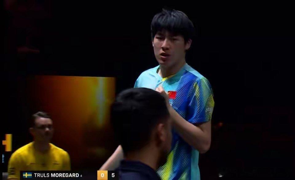 王楚钦，现场助战！WTT中国大满贯：一场2-3，温瑞博输给莫雷加德

北京时间2026年10月8日消息。乒乓球WTT中国北京大满贯，今天晚上迎来男单1/8决赛一场焦点战，国乒的温瑞博迎战瑞典的莫雷加德。双方经过5局激战，温瑞博2-3告负，遗憾出局，比分为：11-7，6-11，9-11，11-5，5-11！

今天的比赛，王楚 ​