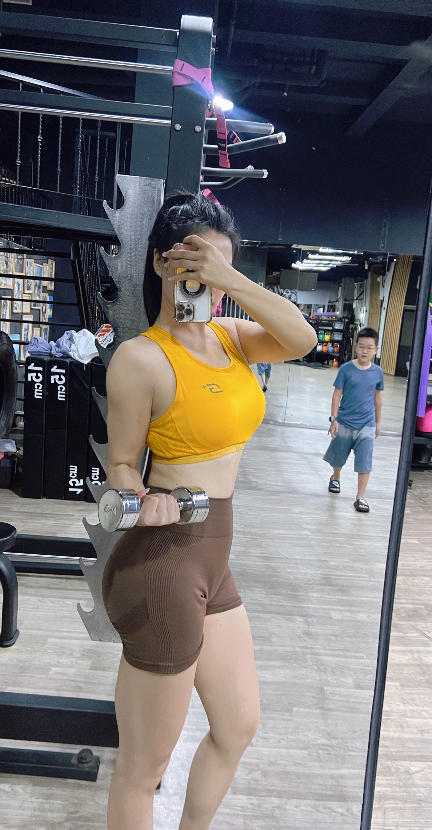 <p>爱健身的小姐姐 见人不如健身 健身女孩穿搭 练翘臀 姐姐 <!-...