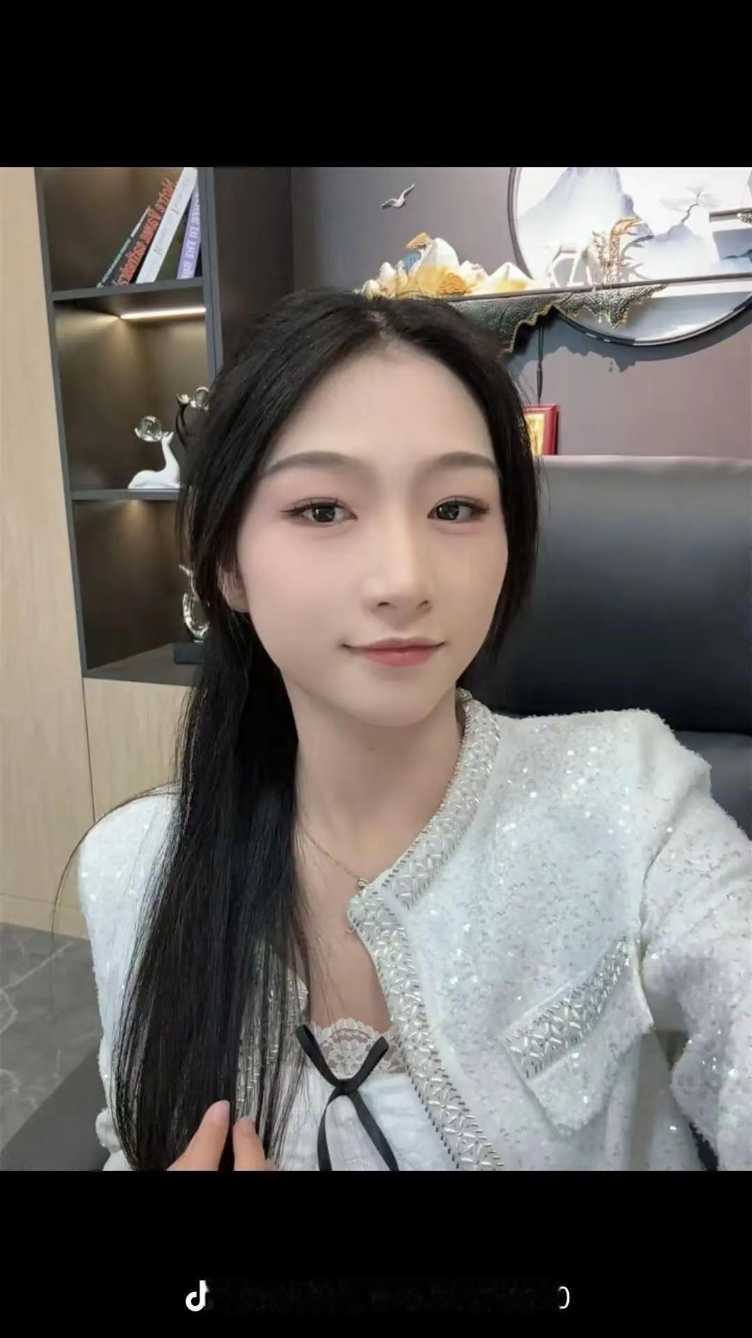 <p>美女 甜美女孩 甜系女孩 <!--{img:0}--><!--{...