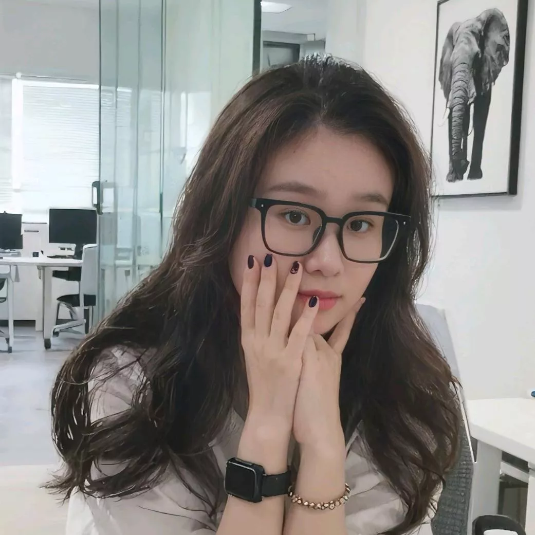 元气少女👩‍💼在办公室的可爱瞬间😊 美女