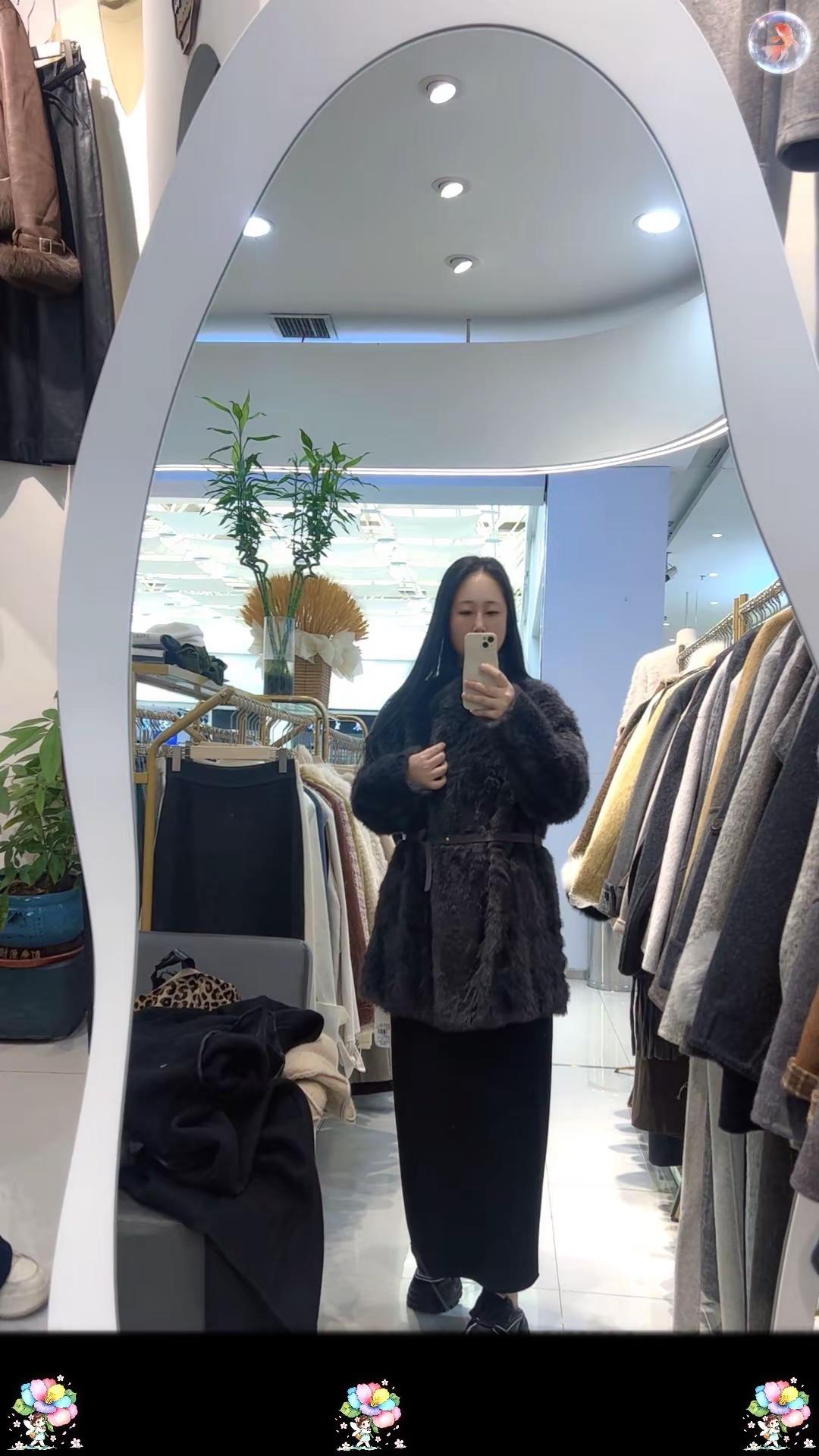 成熟女人👩的三大标志  穿貂 买黄金 听凤凰传奇      你们到那步了