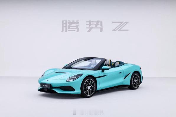 凭借硬核产品力与极致美学，腾势Z成为全场人气焦点，媒体与车迷争相打卡，展台热度爆棚。为让用户深度感受超跑魅力，腾势Z特别打造AR沉浸式体验区，“零距离”感受千匹超跑的驾控乐趣。腾势Z不仅是一台车，更是与用户共创的超跑生活方式，让科技豪华触手可及。
此次成都车展，腾势Z硬顶版国内首秀与敞 ​