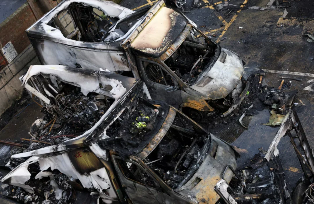 英国警方逮捕两名男子，涉嫌纵火袭击犹太