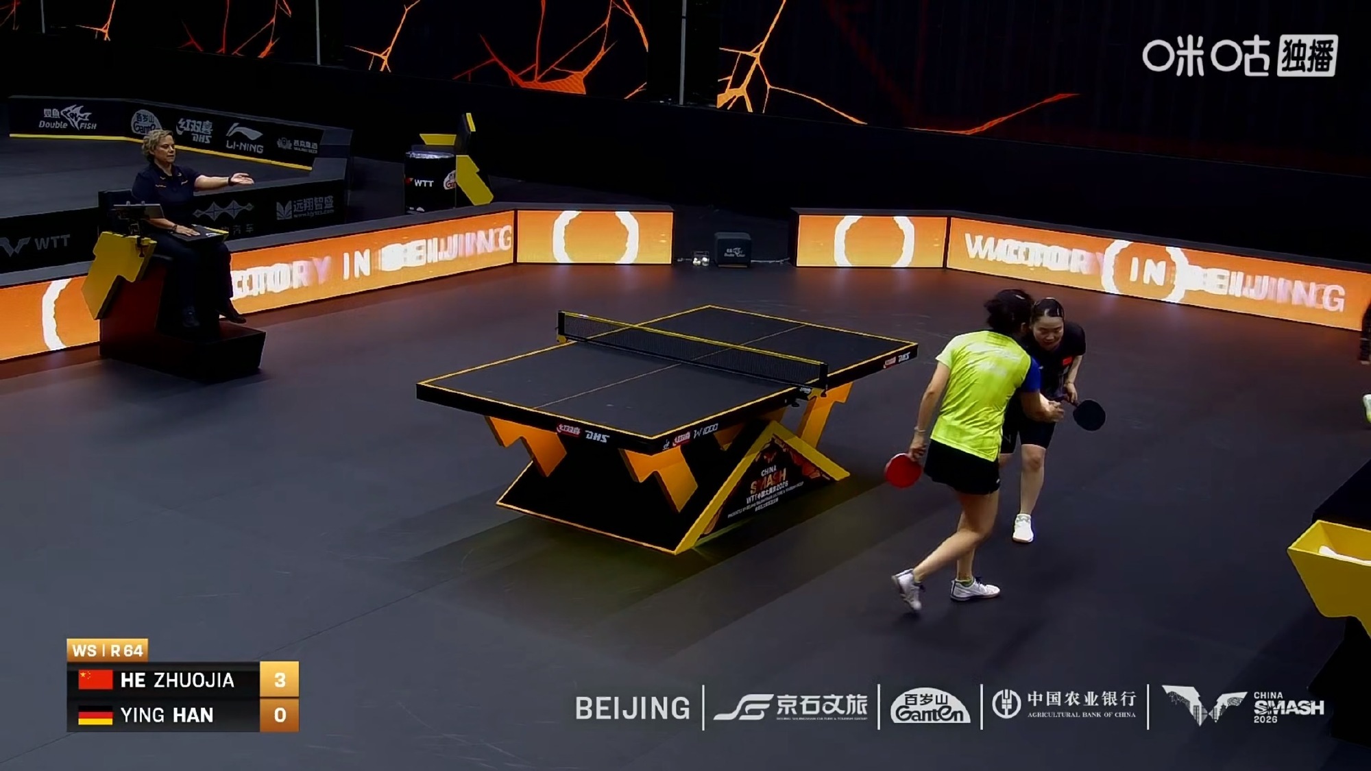2026中国大满贯64-32，何卓佳3–0战胜了韩莹，16：14，11：6，11：4。都知道打削球手不容易，何卓佳本身就是颗粒，她不怕削球的旋转，第一局就打得难解难分，16：14何卓佳艰难的拿下。感觉后面两局韩莹的体力有些不行了。毕竟四十多岁的人了。