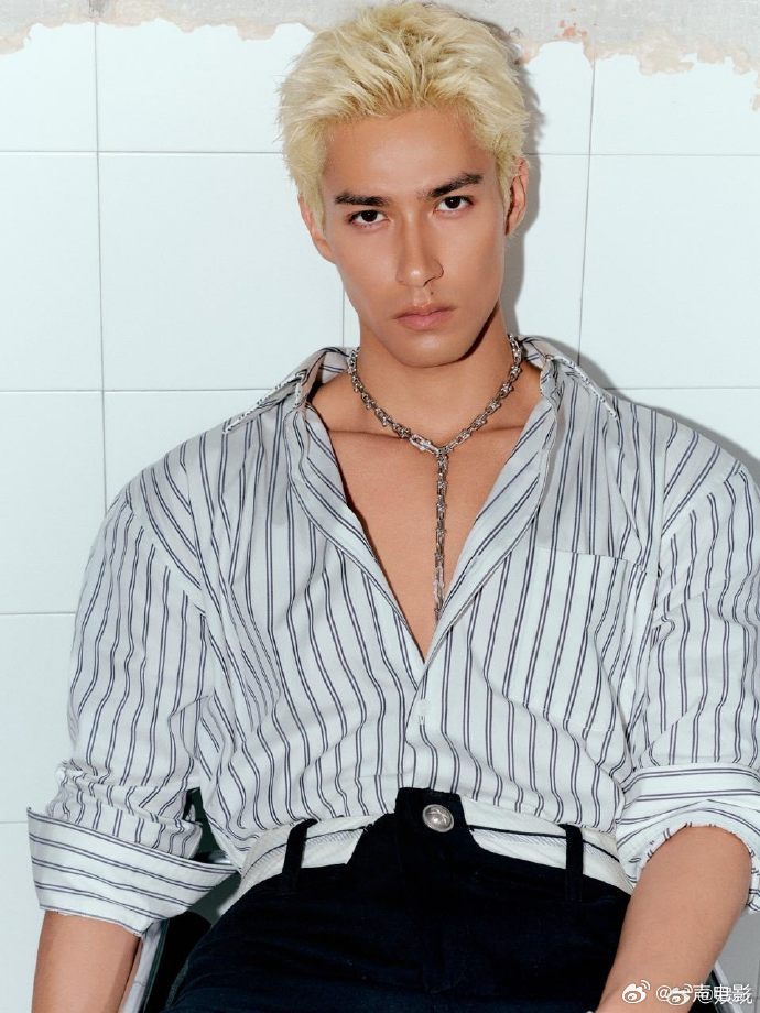 #给米卡办个5G吧#别人直播稳稳在线，米卡直接被网络干下线，属实被信号狠狠针对了。#披荆斩棘# ​