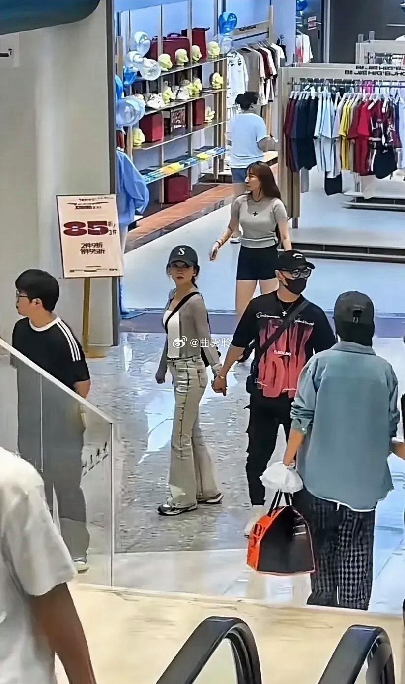 难怪汪峰钟情于她，确实漂亮啊 ​​​