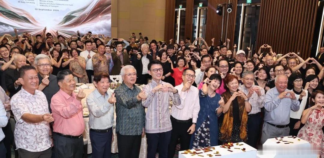 新加坡福建会馆文化艺术团，9月13日在滨海宾乐雅酒店举行晚宴，庆祝成立40周年。文化艺术团成立于1986年，并于1987年9月13日在直落亚逸街的旧福建会馆大厦，开办首届儿童演艺班。至今已培育超过12万名学员，不少人后来更是成为本地文艺界的中坚力量。新加坡新加坡达哥  ​​​