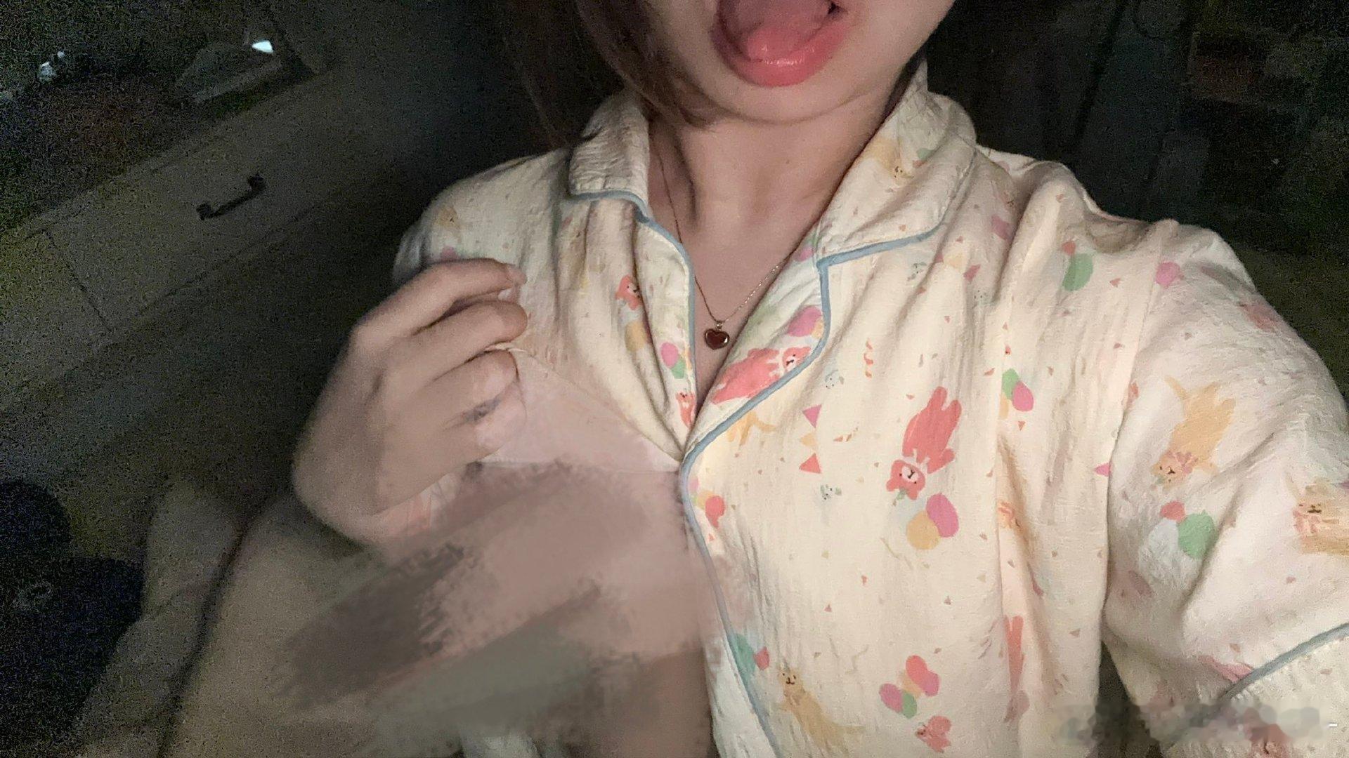全世界一人给我一块钱我就可以买一部18pro max给自己 剩下的钱随机抽几个人送18promax。 ​