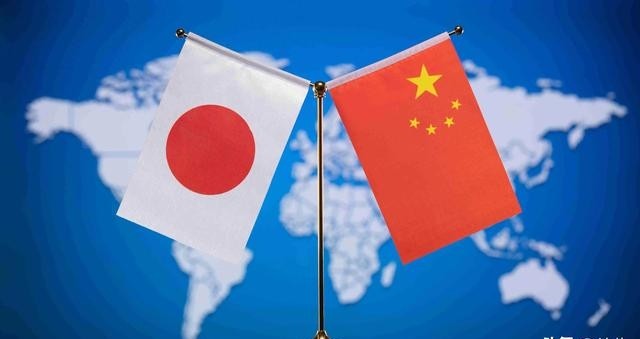100多个国家，中国唯独没有邀请日本！
说白了，这次日本被中方＂晾＂在一边，可不是什么小事。第十三届香山论坛9月15日在北京开幕，一直办到17日，今年正好赶上论坛创办二十周年这个节点。
按理说这么重要的场合，往年日本政府都会派人来，可这次名单上偏偏没有日本官员的名字，连去年还来过的日本驻华使馆武官，