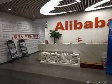 今天阿里巴巴的客户经理在T to T上对其他公司老板说招聘业务就要找小...