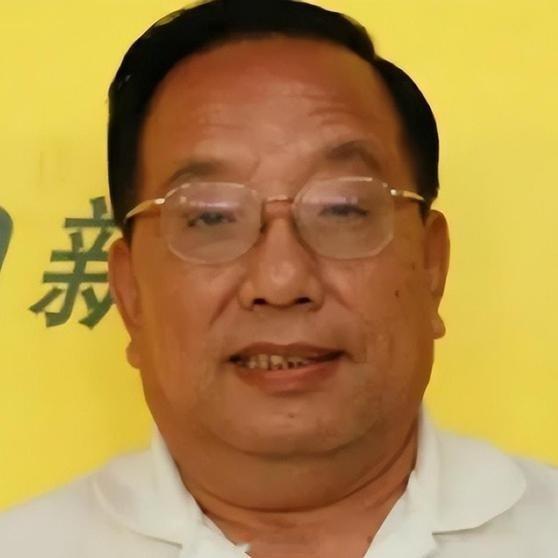 《在唐山大地震发生的9个小时前，煤矿里的一位小科长察觉到异常，紧急致电向上级领导汇报：大地震随时都有可能发生》1976年7月29日，唐山大地震过去刚刚24小时。滦县和迁安，都在唐山地区。两个月后，唐山大地震发生了。他曾向上级提出要留下来抓大地震，没有被批准。 ​