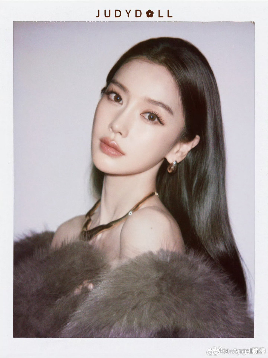 #angelababy[超话]#  [兔子]#angelababy[超话]# 

惊为天人的美丽，不知道的以为姐姐在拍杂志？这是高奢代言吗？好美！

​