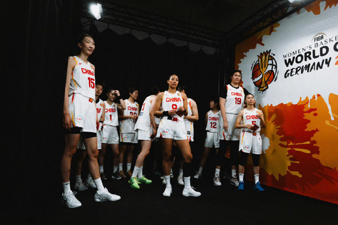 中国女篮61-90不敌法国，止步八强……💔真心战术人员技术都打不过啊!法国队又高又快又准, 就这套阵容，能打进八强已经是超预期，韩旭这一次世界杯打出了世界级的表现，很棒了！！！

#中国女篮止步世界杯八强##中国女篮vs法国女篮# ​​​