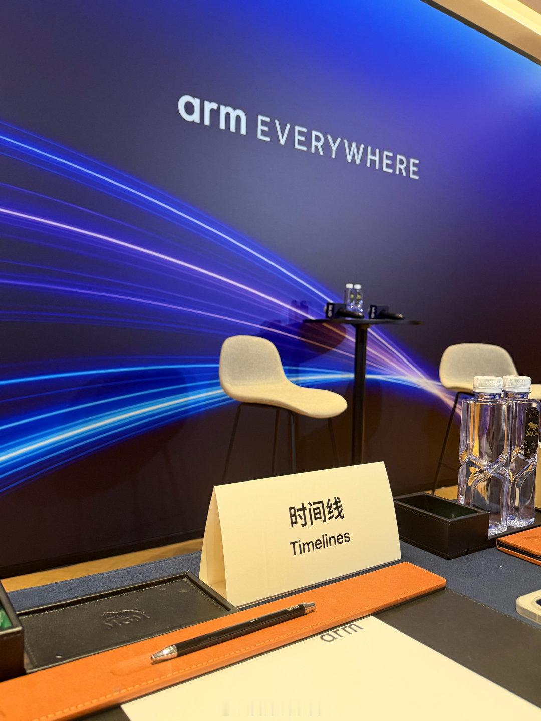 来 ARM 这边学习一下他们的物理 AI 策略。

个人更关心的问题是，ARM 如何看待物理 AI，尤其是机器人的商业落地节奏。

#308_IO##物理AI##新能源汽车# ​