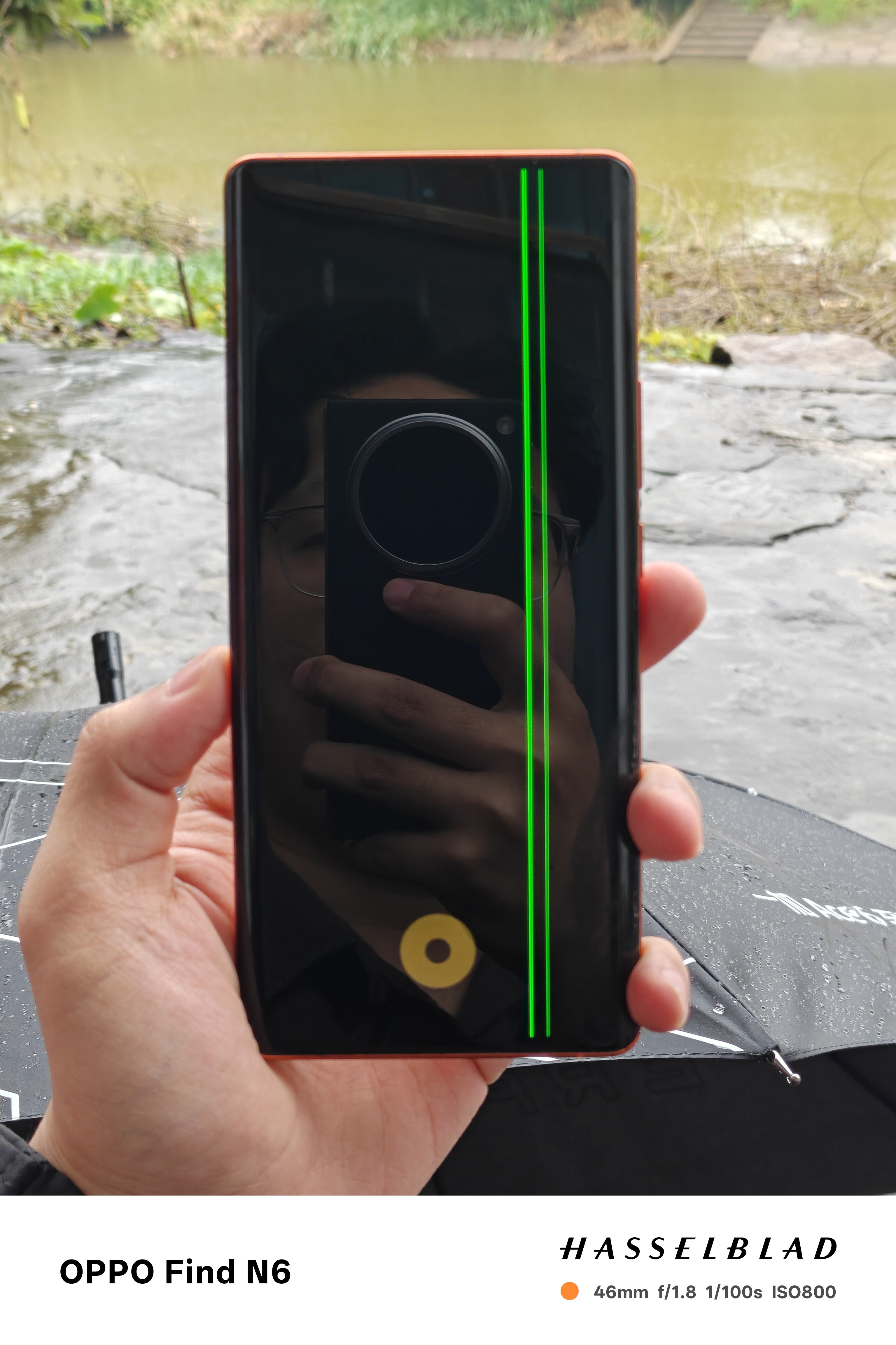 [doge]真是耐用啊，四年前给丈母娘买的vivo X80給用出感情来了，要不是这个屏幕摔出了绿线我连换的理由都没有....

检视了一下12G运存老人用着不卡，256G内存老人才用一半，origin OS6也全量推送优化这块完全足够，四年过去电池健康跌到了68%平均一年掉8%。

外观更是光洁如新，除了后盖素皮被手机壳勒 ​