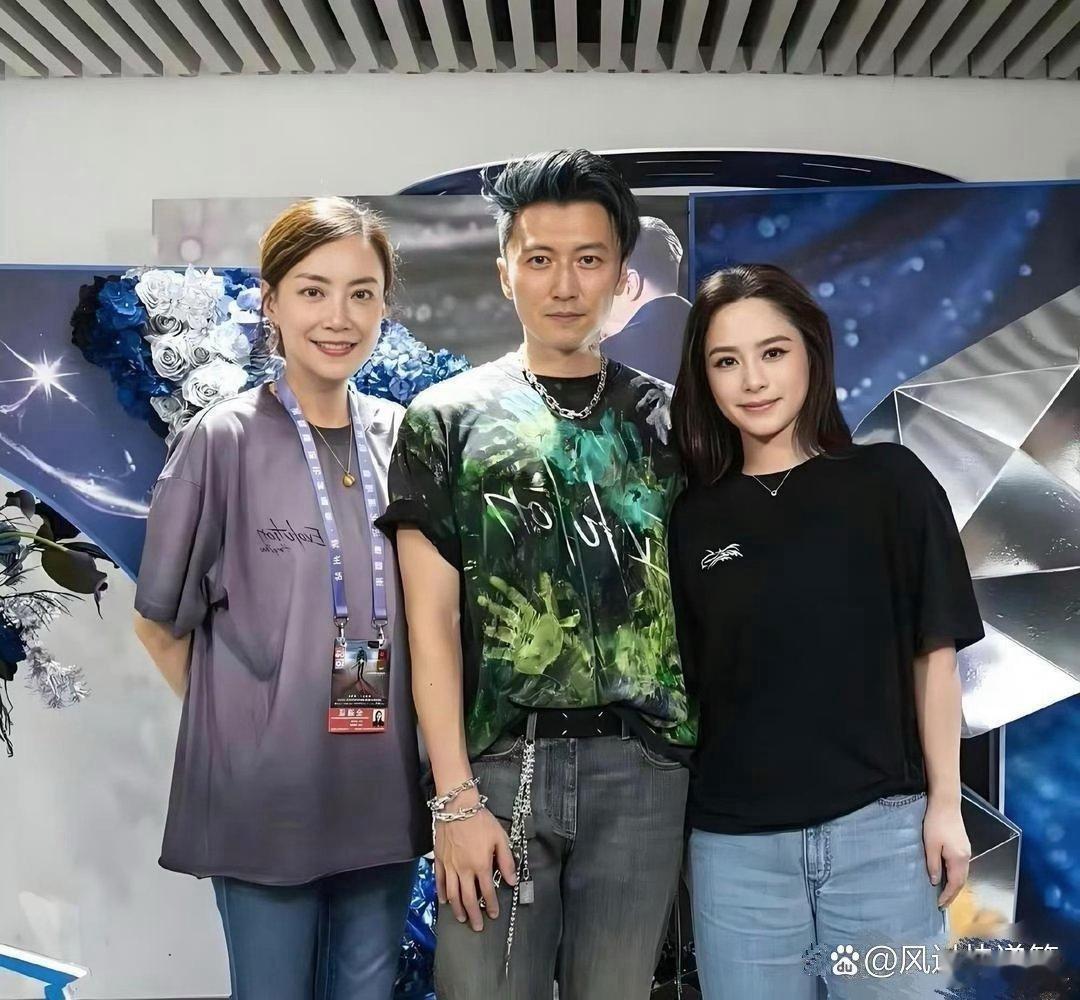 谢霆锋这是紧张了？不太自然​