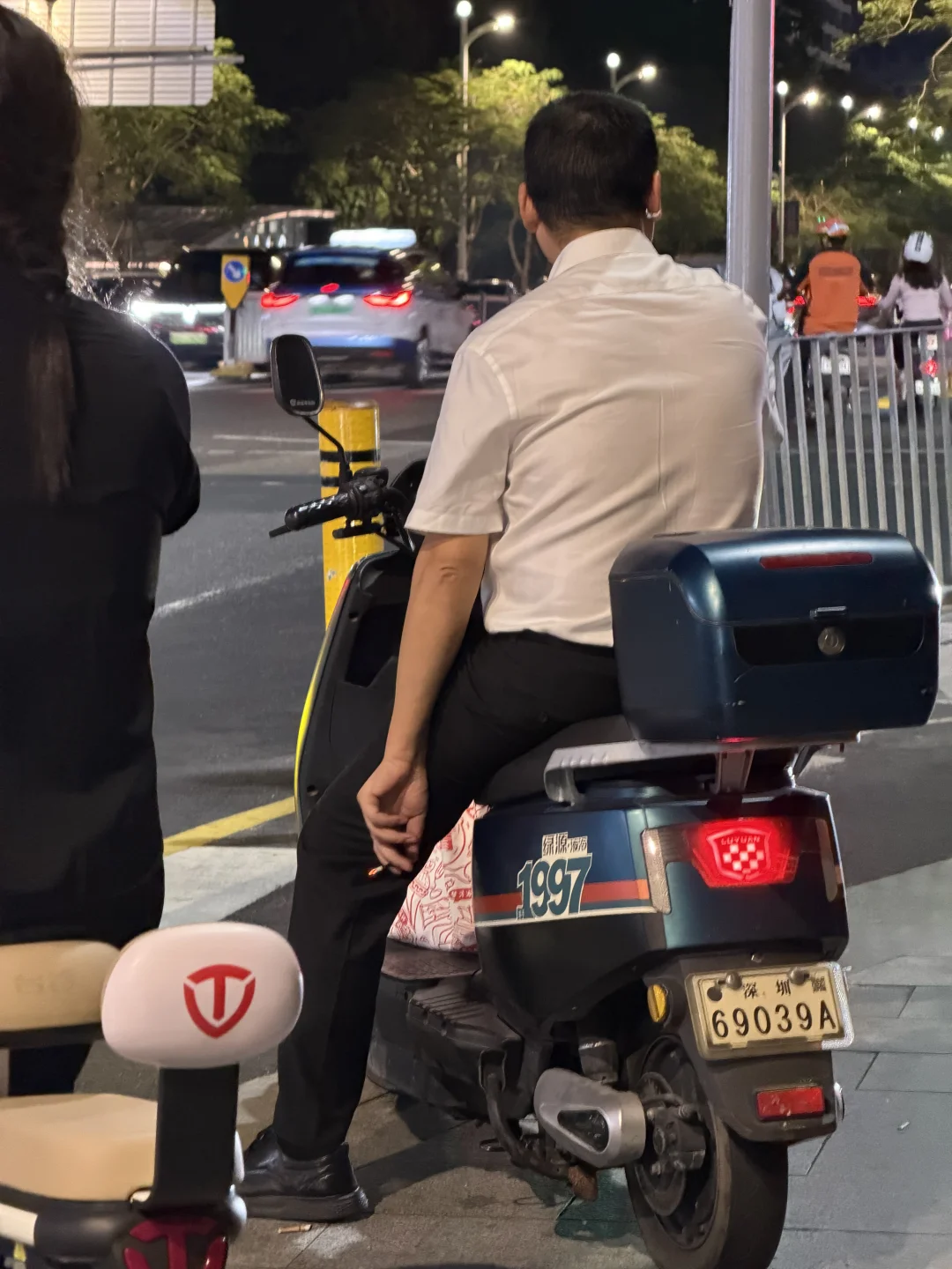 深圳别禁止鸣笛了 可以禁止在路边抽烟吗