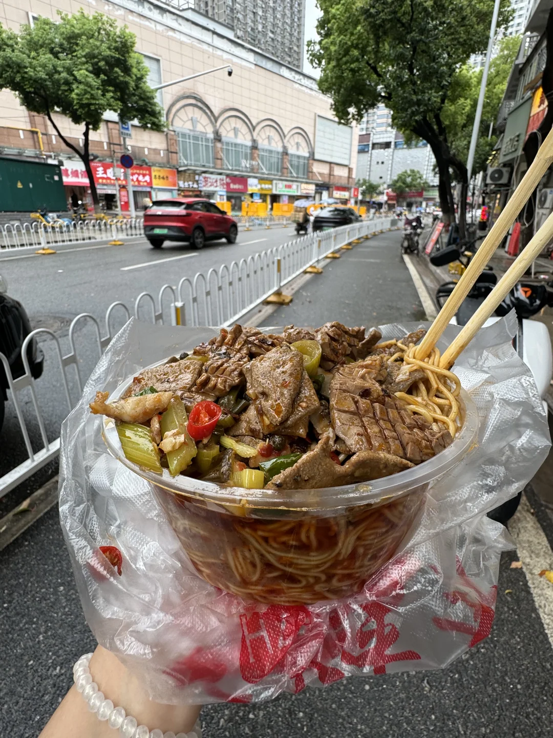 在武汉！边走边吃增加走路幸福感！！！