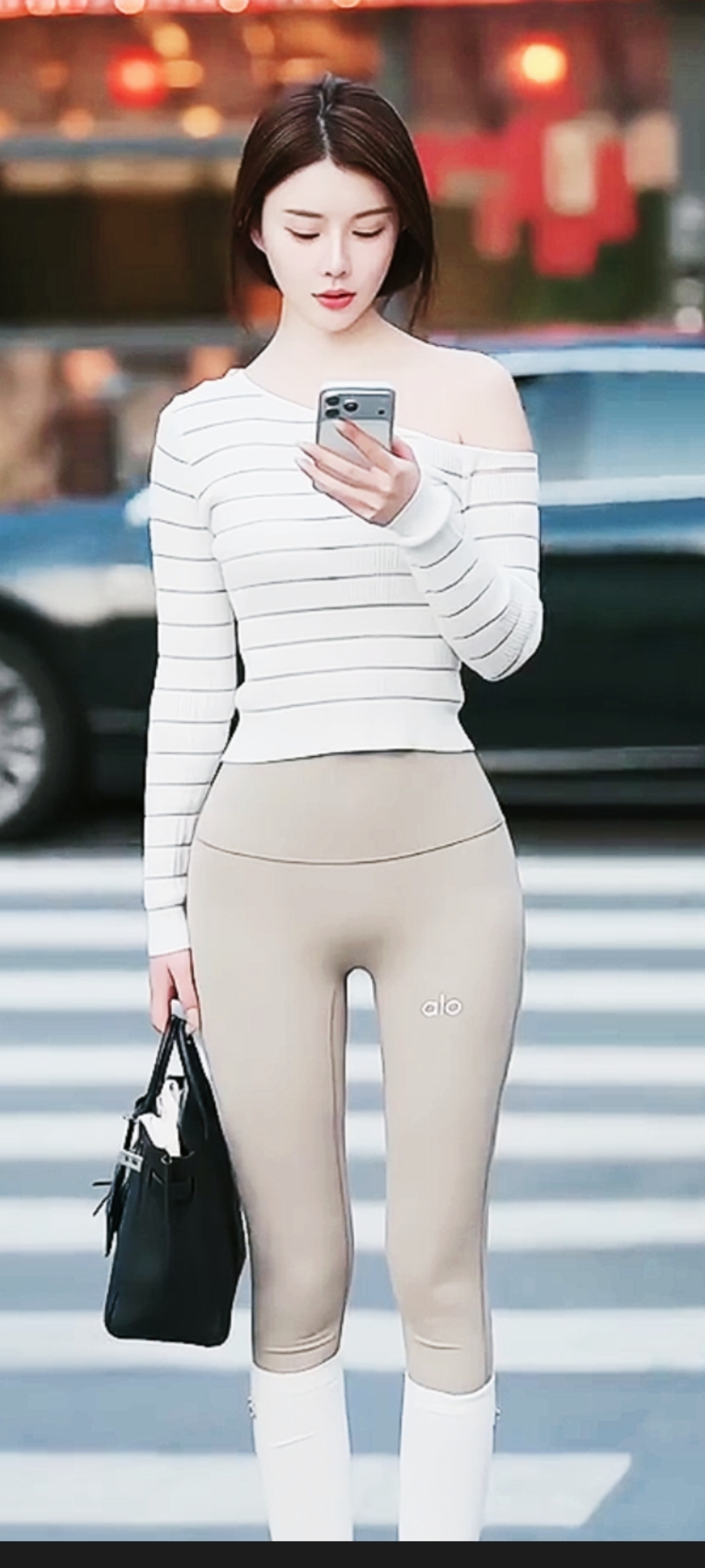 <p>女生如何穿紧身裤更美观 时尚紧身裤穿搭 <!--{img:0}-...