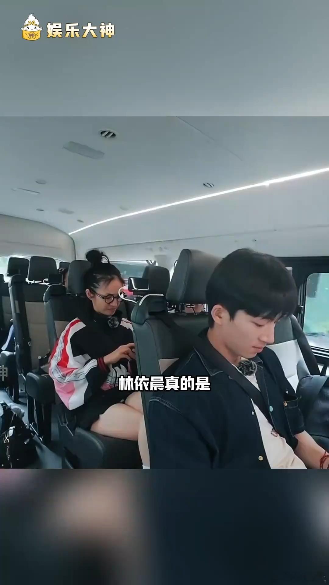林依晨错过宝宝第一次自己走路林依晨随时都在跟家人分享花儿与少年花儿与少年这段看哭了，错过宝宝第一次走路，大概是每个外出妈妈的软肋 ​​​