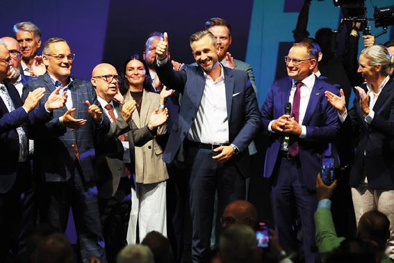 德国极右翼地方选举大胜

德国极右翼政党“德国另类选择党”（AfD）6日在萨克森-安哈尔特州议会选举中，取得历史性胜利，得票率高达44.5%，不仅大幅领先现任总理默尔茨所属基督教民主党的18.5%，更有望成为自二次大战以来，首个在德国地区邦政府取得执政权的极右翼政党。

此次选举受到高度关注，因为 ​
