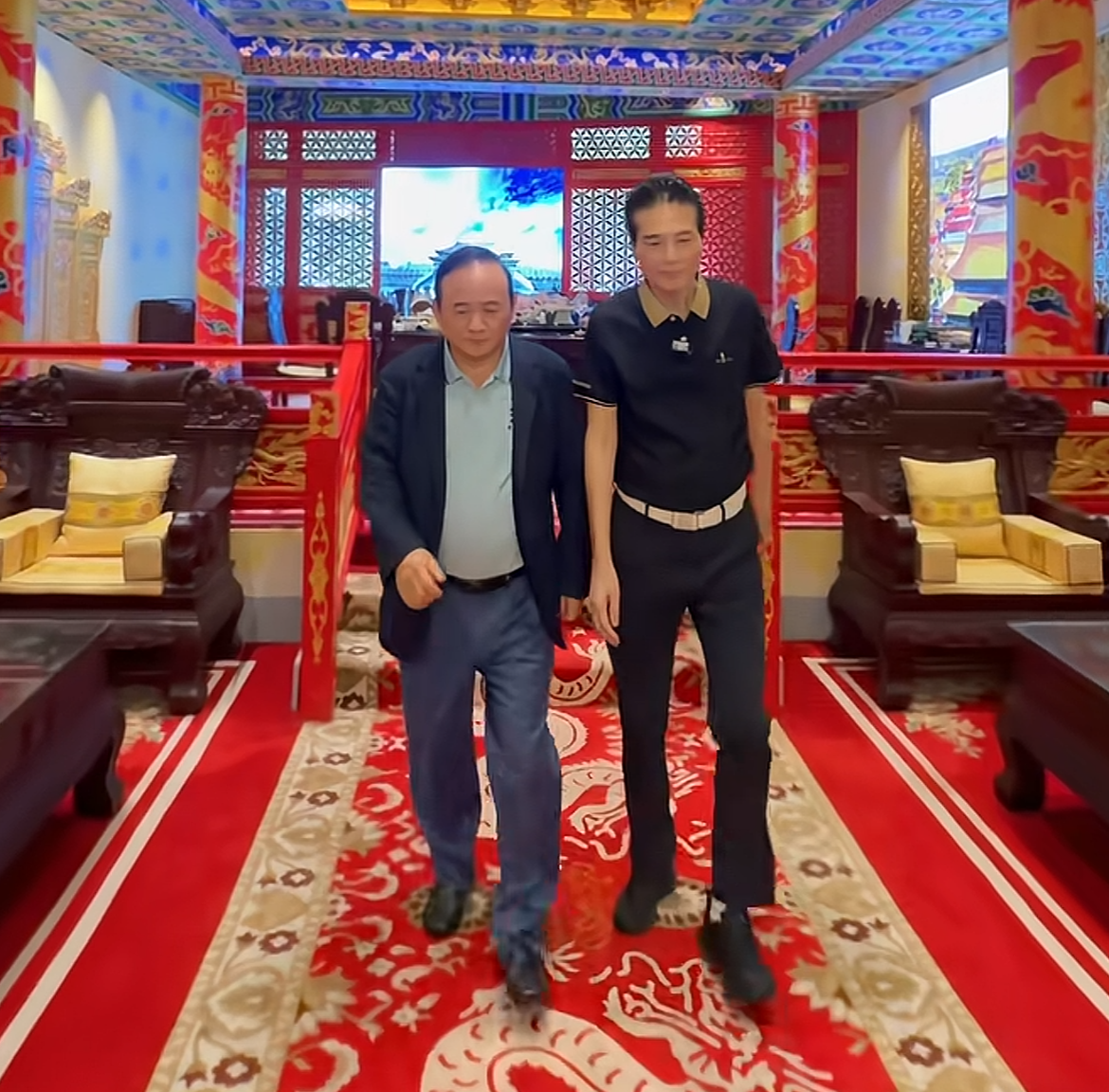 两位昔日“地方性首富”胡志标、兰世立聚会！
一个沦为卖刮胡刀，一个沦为做APP，