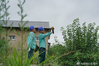 【雨前线路巡视 保障可靠供电】7月13日， 组织工作人员对10千伏竹园...